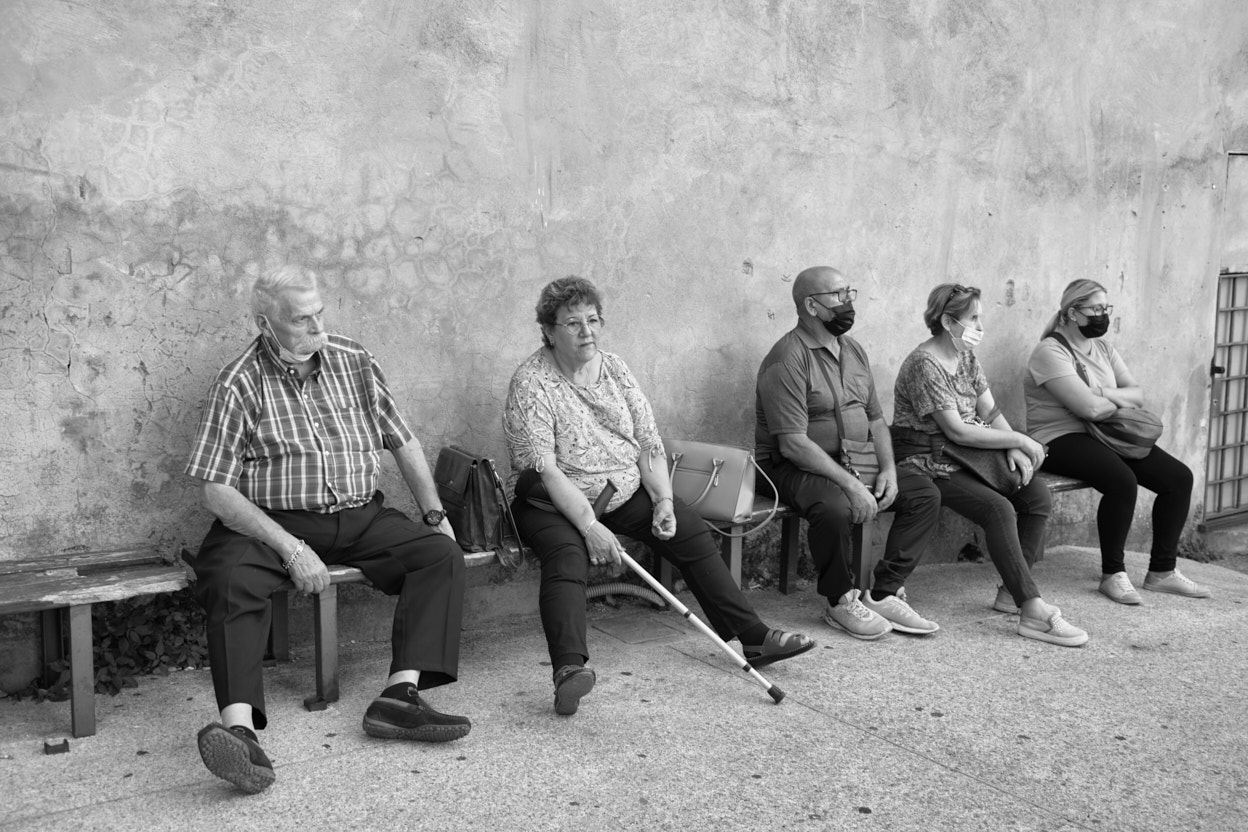 DSCF0673_1 assis sur un banc, en attendant qu'il se passe quelque chose
