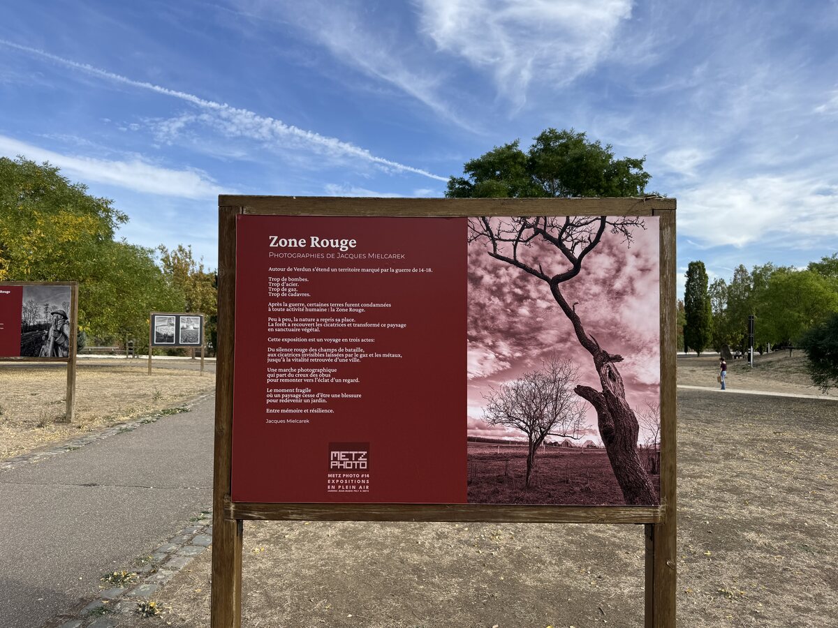 Vernissage de l'exposition Zone Rouge à Metz Photo